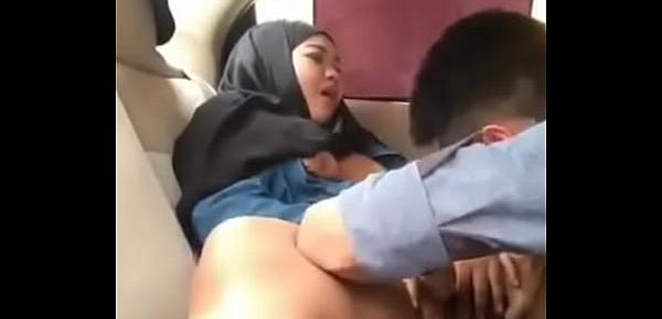  Hijab girl in car with boyfriend